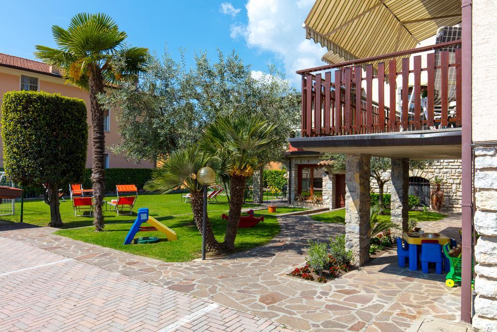 Villa Mariarosa Apartments Тиняле Екстериор снимка